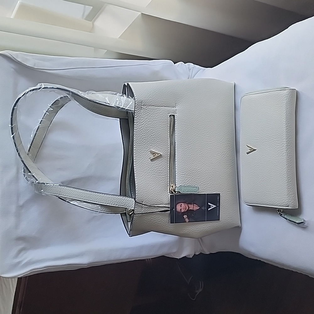 Vanessa Williams tote bag and wallet set